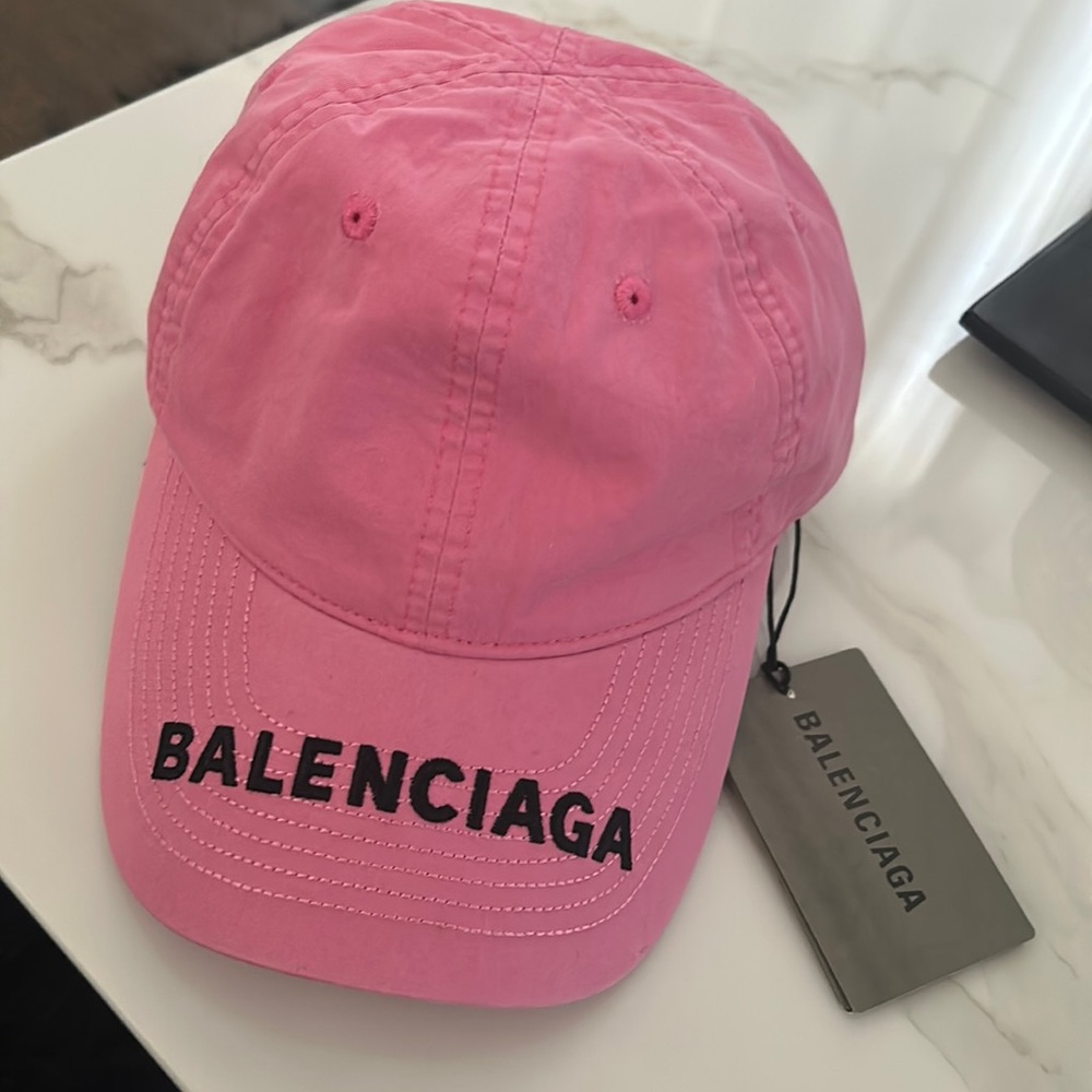 Pink woman’s hat 🧢